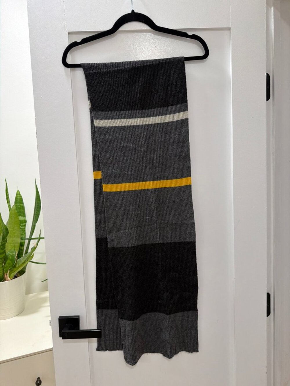 Perry Ellis Mens Scarf Charcoal Gray Striped Yellow White Like New